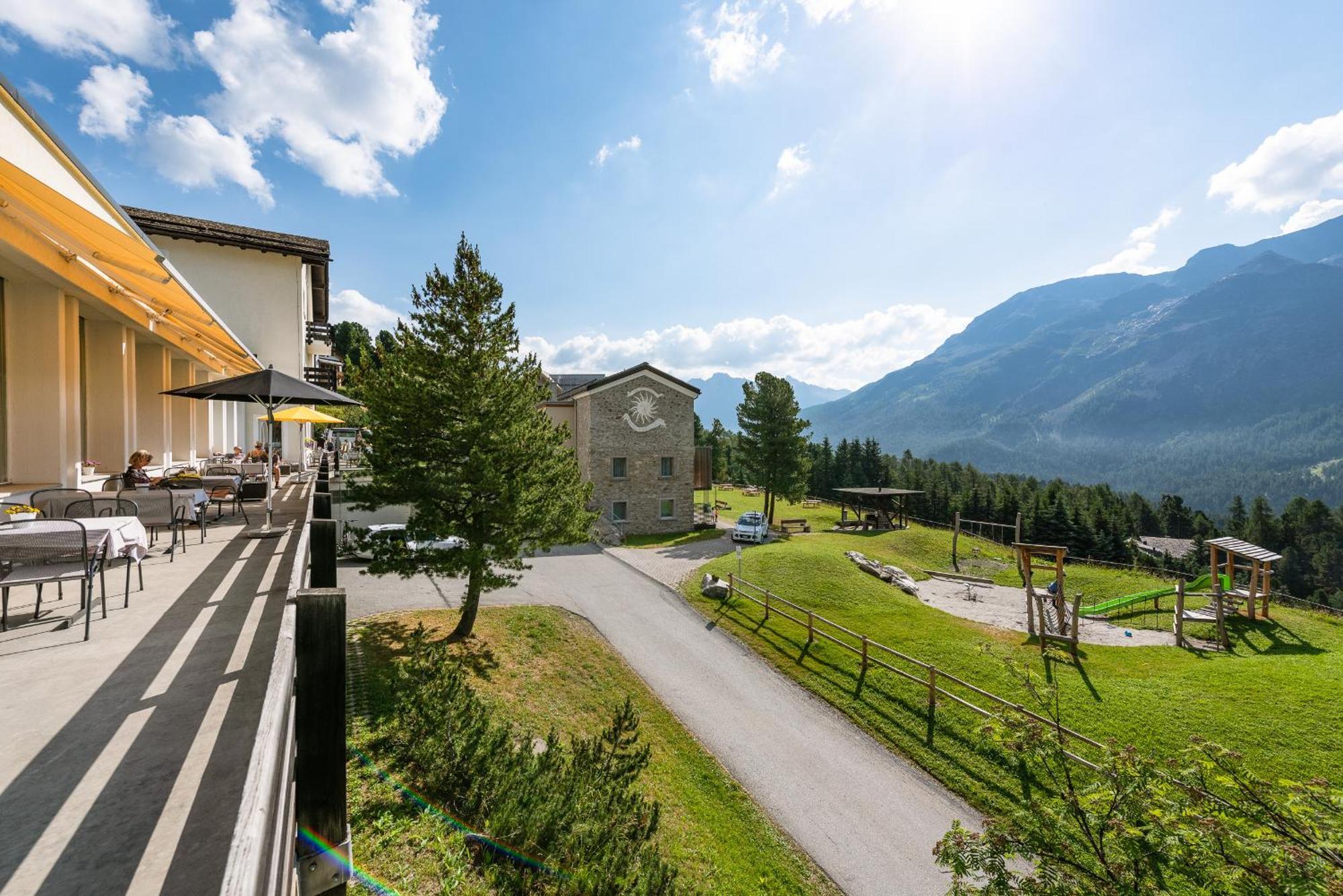 Randolins Familienresort St. Moritz Exteriör bild