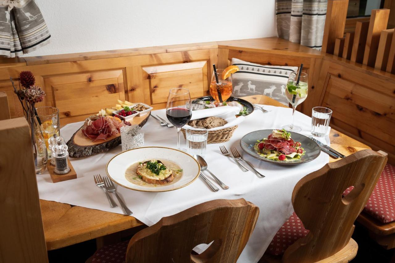 Randolins Familienresort St. Moritz Exteriör bild