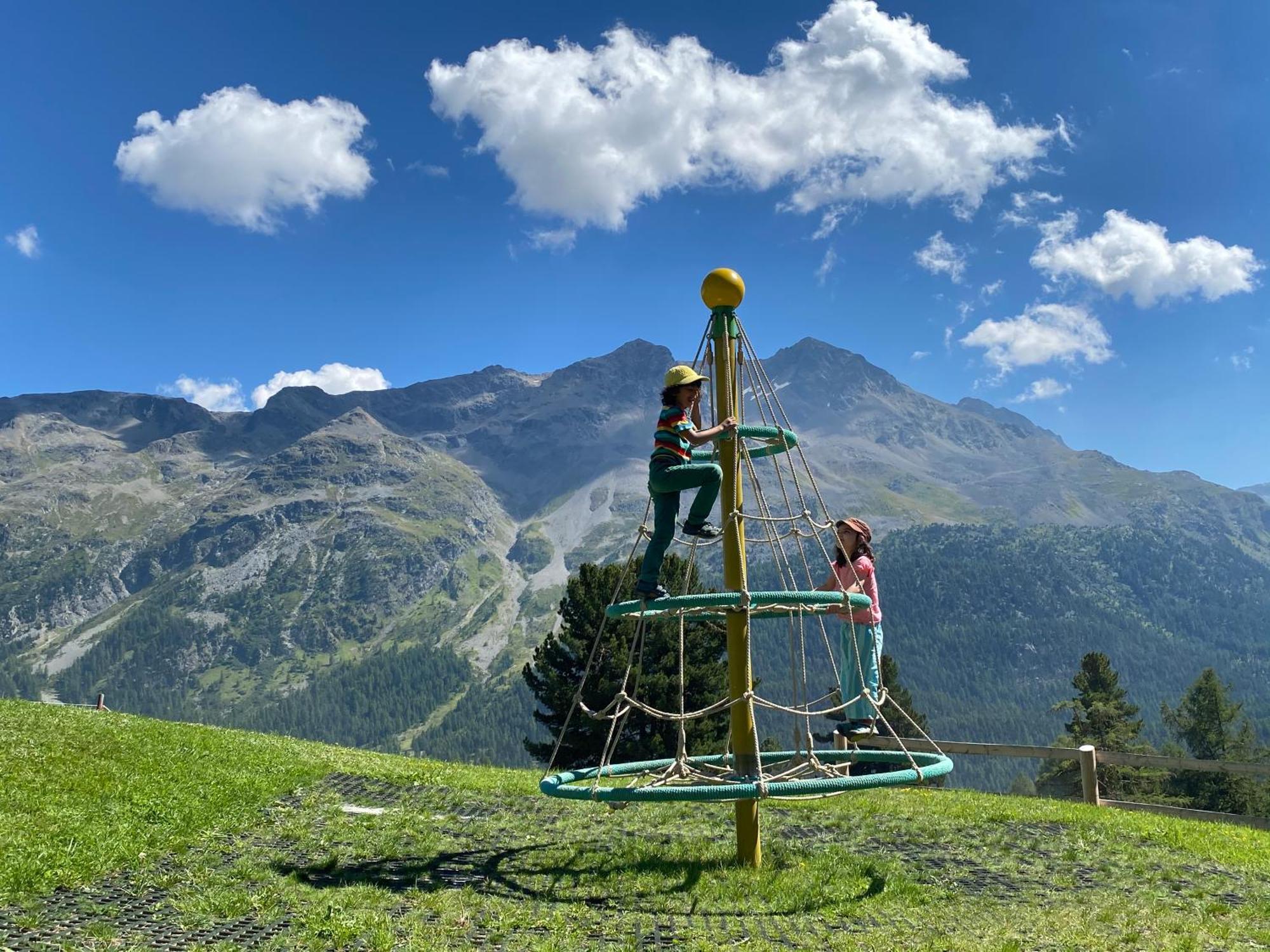 Randolins Familienresort St. Moritz Exteriör bild