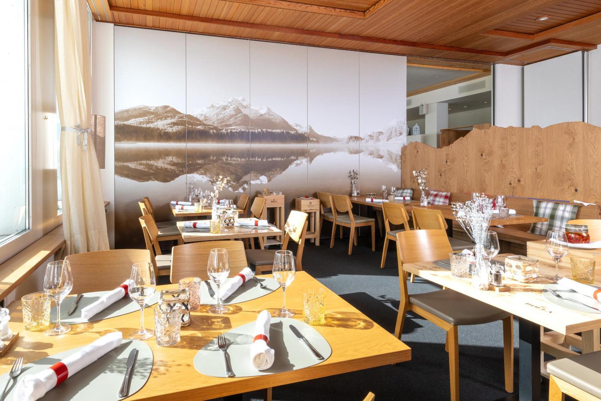 Randolins Familienresort St. Moritz Exteriör bild
