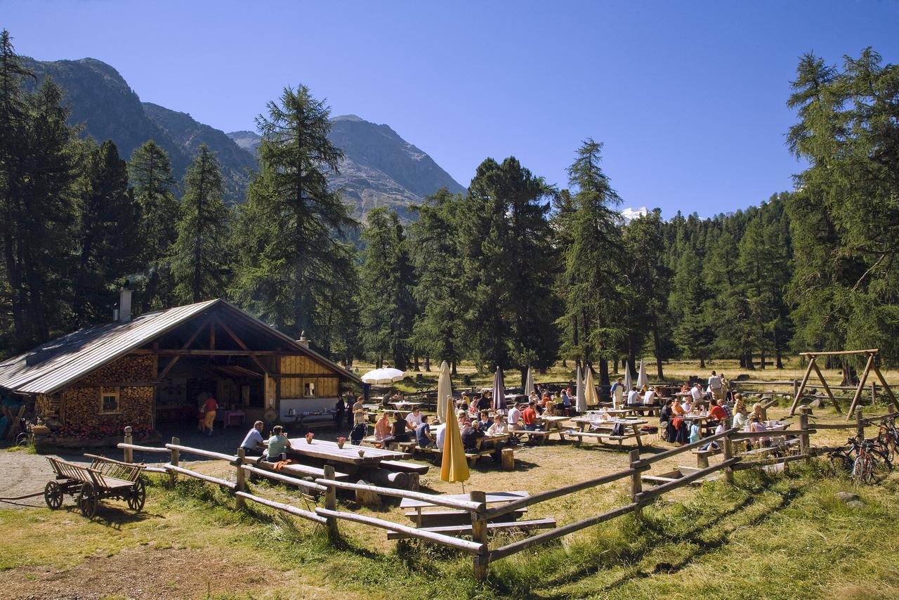 Randolins Familienresort St. Moritz Exteriör bild